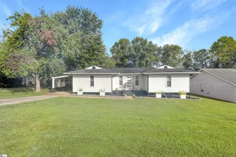 105 Spruce Ave, Greer, SC 29651