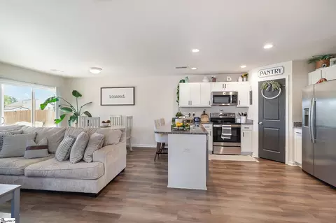 Kitchen - 1237 Paramount Dr, Lyman, SC 29365 photo 1 of 5