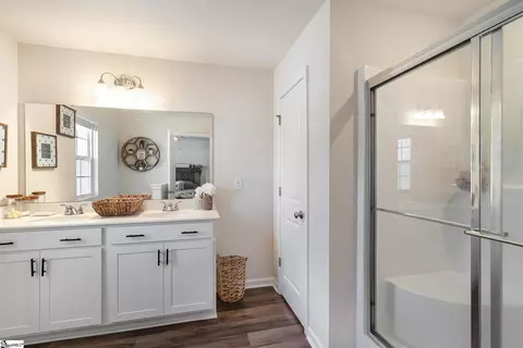 Bath - 1237 Paramount Dr, Lyman, SC 29365 photo 2 of 5