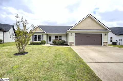450 Peaksview Dr, Simpsonville, SC 29681