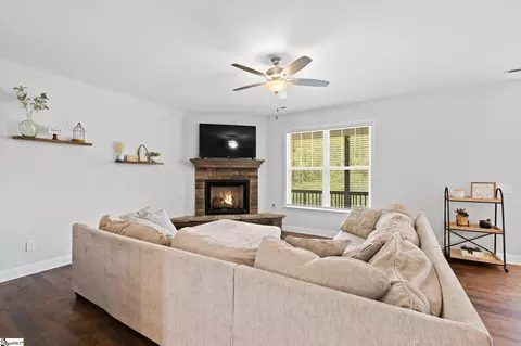 Living - 604 River Trace Loop, Simpsonville, SC 29680 photo 3 of 5