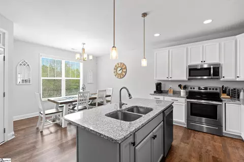 Kitchen - 604 River Trace Loop, Simpsonville, SC 29680 photo 2 of 6