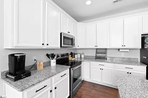 Kitchen - 604 River Trace Loop, Simpsonville, SC 29680 photo 5 of 6