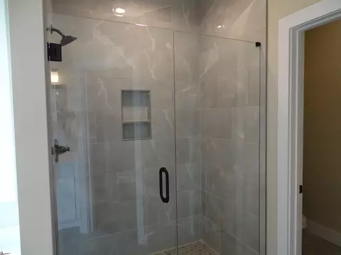 Bath - 150 Orchard Dr, Moore, SC 29369 photo 3 of 6