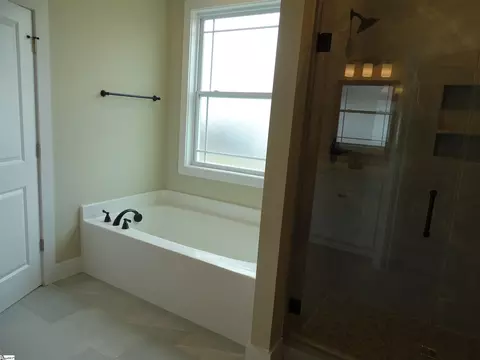 Bath - 150 Orchard Dr, Moore, SC 29369 photo 4 of 6