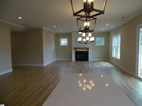 Living - 150 Orchard Dr, Moore, SC 29369 photo 2 of 3