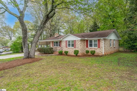 2 Chickasaw Dr, Greenville, SC 29617
