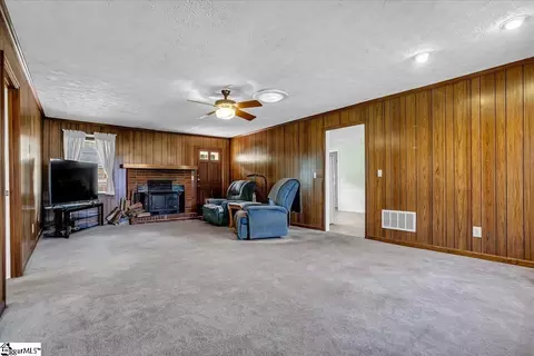 Living - 115 Snipe Ln, Easley, SC 29642 photo 2 of 4