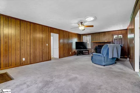 Living - 115 Snipe Ln, Easley, SC 29642 photo 3 of 4