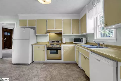 Kitchen - 115 Snipe Ln, Easley, SC 29642 photo 2 of 3