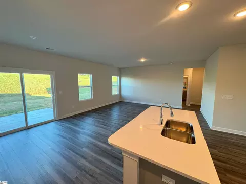 Living - 544 Summit Vw, Moore, SC 29369 photo 2 of 3