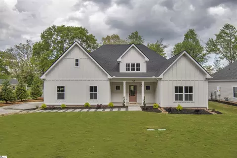 125 Berry Dr, Greenville, SC 29607