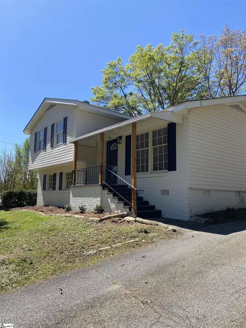 300 Sunnyglen Dr, Greer, SC 29651