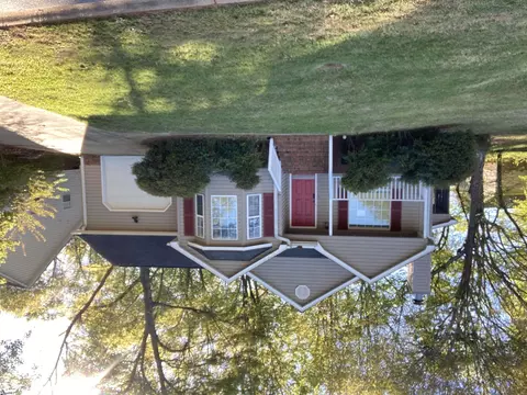 244 Oak Valley Dr, Simpsonville, SC 29681