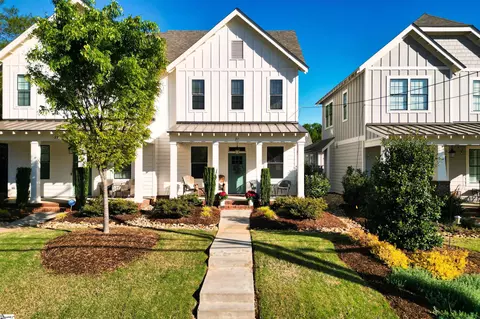 27 Center St, Travelers Rest, SC 29690