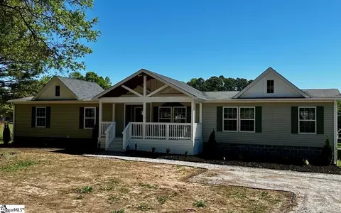 215 Burdette Rd, Simpsonville, SC 29681