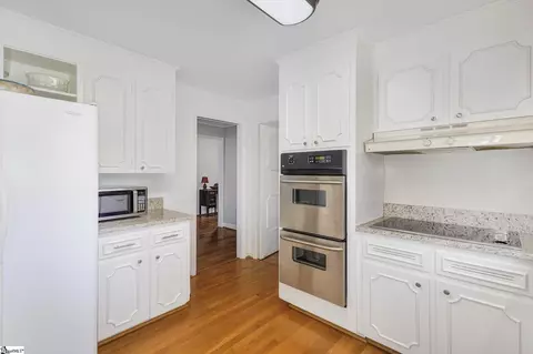 Kitchen - 107 Laurel Rd, Greer, SC 29651 photo 3 of 4