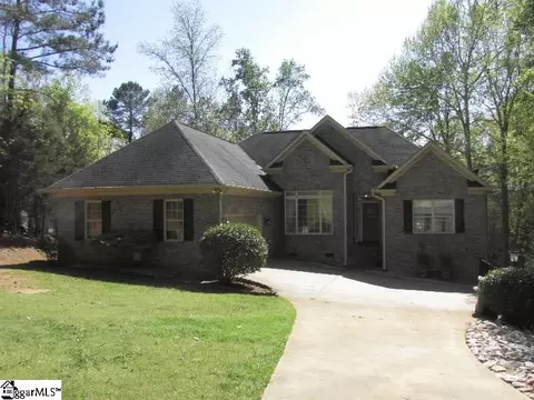 504 W Peninsula Dr, Laurens, SC 29360