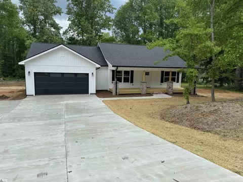 289 Highland Park Rd, East Flat Rock, NC 28726