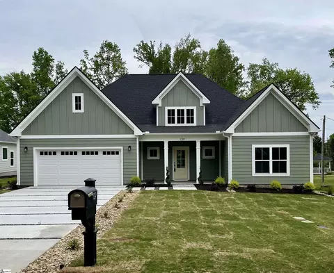 129 Berry Dr, Greenville, SC 29607