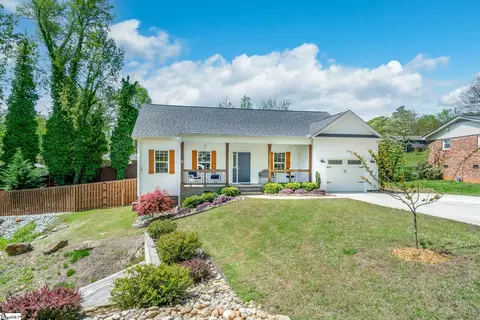7 Darnell Ln, Greenville, SC 29609