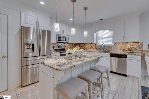 Kitchen - 402 Chartwell Dr, Greer, SC 29650 photo 2 of 4