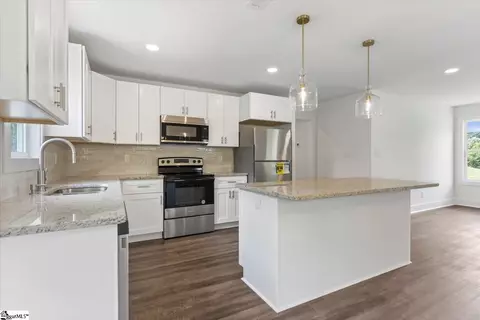 Kitchen - 141 Baileyview St, Greer, SC 29651 photo 1 of 1