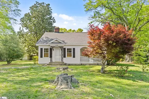 879 Knollwood Dr, Greenville, SC 29607