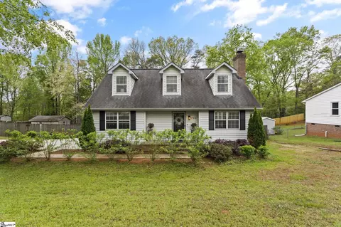 2 Twisted Oak Ct, Taylors, SC 29687