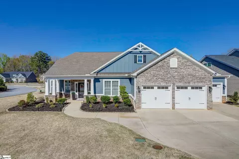 201 Holstein Ct, Fountain Inn, SC 29644