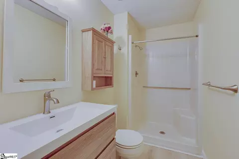 Bath - 116 Cedar Creek Cir, Central, SC 29630 photo 2 of 2