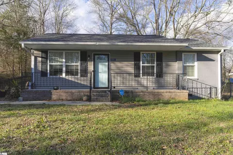 105 E Caroline St, Greenville, SC 29611