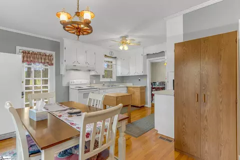 Kitchen - 1988 Earls Bridge Rd, Easley, SC 29640 photo 5 of 5