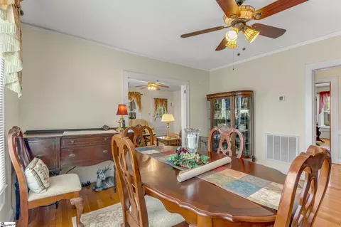 Dining - 1988 Earls Bridge Rd, Easley, SC 29640 photo 2 of 3