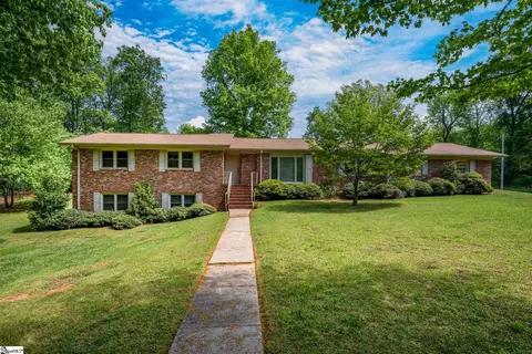 209 Mitchell St, Laurens, SC 29360