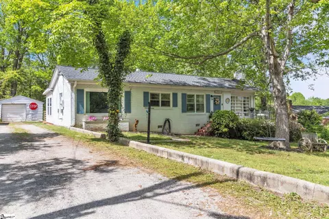 203 Oakfield Ave, Easley, SC 29640