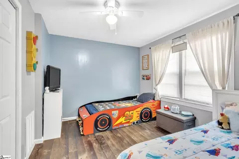 Bedroom - 203 Oakfield Ave, Easley, SC 29640 photo 4 of 5
