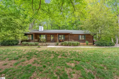 40 Sesame St, Laurens, SC 29360