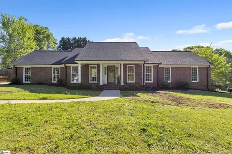 205 Thornhill Dr, Spartanburg, SC 29301