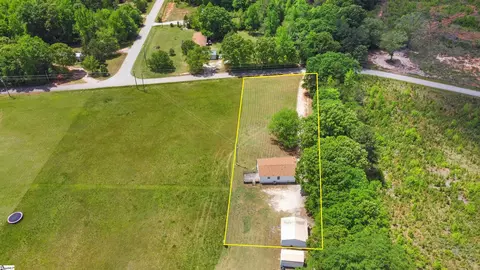1428 Simmons Rd, Gray Court, SC 29645