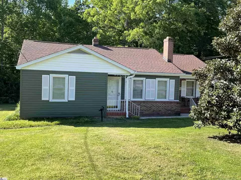 211 Caldwell St, Clinton, SC 29325