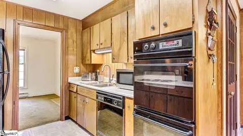 Kitchen - 153 Dewey Rd, Greer, SC 29651 photo 4 of 4