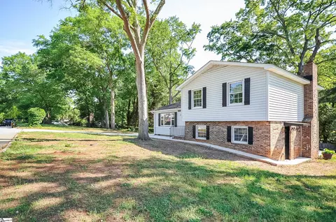 32 Tamwood Cir, Simpsonville, SC 29680