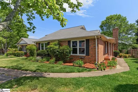 3 Hillington Pl, Greer, SC 29651