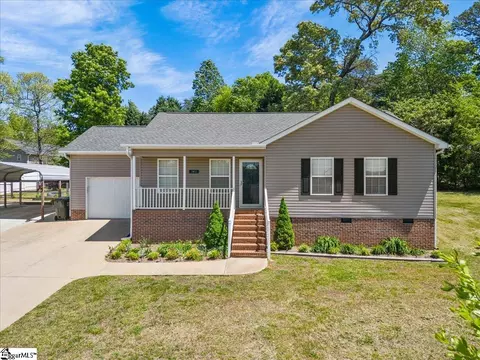 141 S Manley Dr, Taylors, SC 29687
