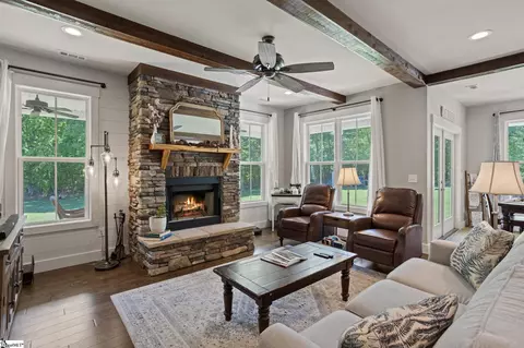 Living - 325 Flatrock Rd, Honea Path, SC 29654 photo 2 of 4