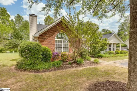 325 Woodruff Park Ln, Simpsonville, SC 29681