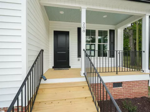 Exterior - 208 E Bearden St, Greer, SC 29651 photo 2 of 6