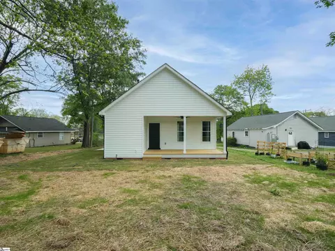 Exterior - 208 E Bearden St, Greer, SC 29651 photo 4 of 6