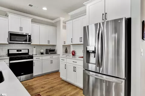 Kitchen - 303 Townsend Ave, Greer, SC 29651 photo 4 of 5